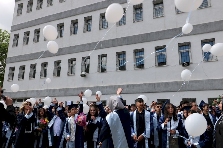 Gazze için beyaz balon uçurdular