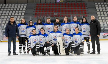 Buz Hokeyi Yeniden İnşa Ediliyor.