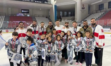 Erzurum’un Minik Buz Hokeycileri İstanbul’da Sahne Alıyor