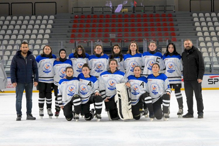 Buz Hokeyi Yeniden İnşa Ediliyor.