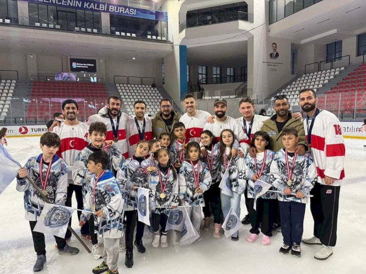 Erzurum’un Minik Buz Hokeycileri İstanbul’da Sahne Alıyor