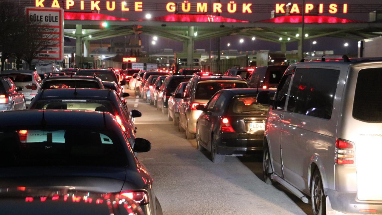 Yabancı Plakalı Araçlara Yeni Düzenleme: Borcu Olan Çıkış Yapamayacak