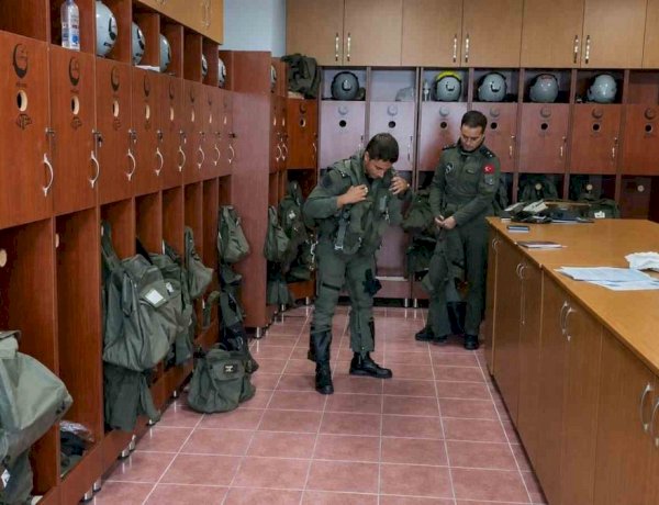 Türk Savaş Uçakları Karadeniz Semalarında: Eğitim Uçuşu Gerçekleştirildi